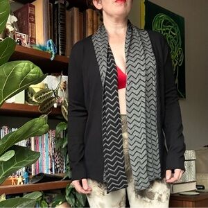 Carolyn Taylor Black and Gray Chevron Trim Open Front Cardigan